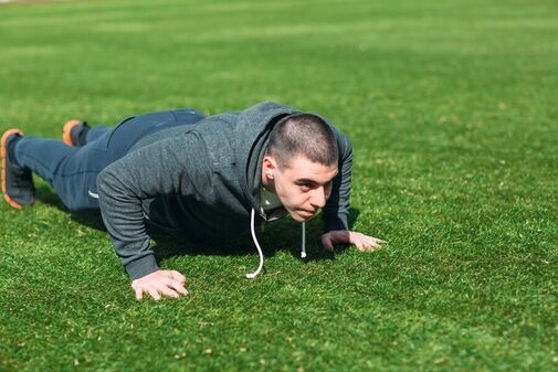 Calisthenics Chest Exercises: The Guide to Building Strength 